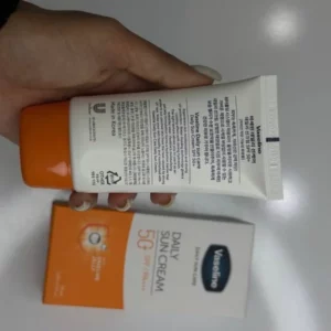 كرم ضد آفتاب SPF50+ وازلين 50 ميل ( اورجینال )